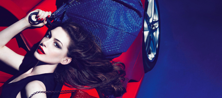 Fondo de pantalla Anne Hathaway For Tods 720x320