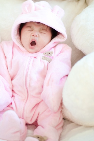 Crying Baby wallpaper 320x480