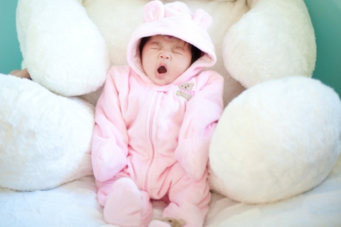 Crying Baby wallpaper 480x320