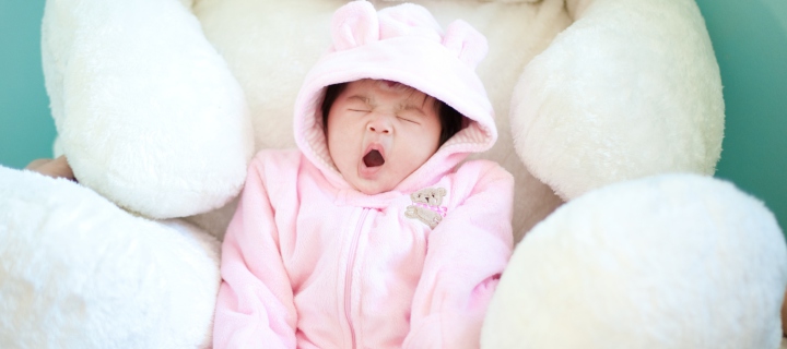 Crying Baby wallpaper 720x320