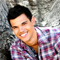 Taylor Lautner wallpaper 208x208