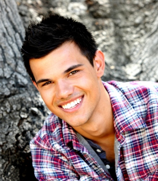 Taylor Lautner - Fondos de pantalla gratis para Nokia X2