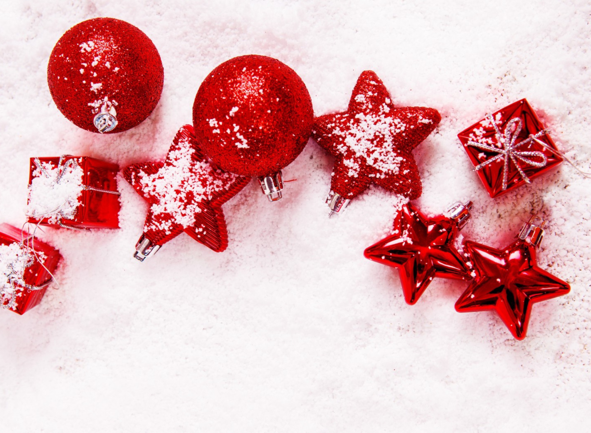 Red Decorations wallpaper 1920x1408