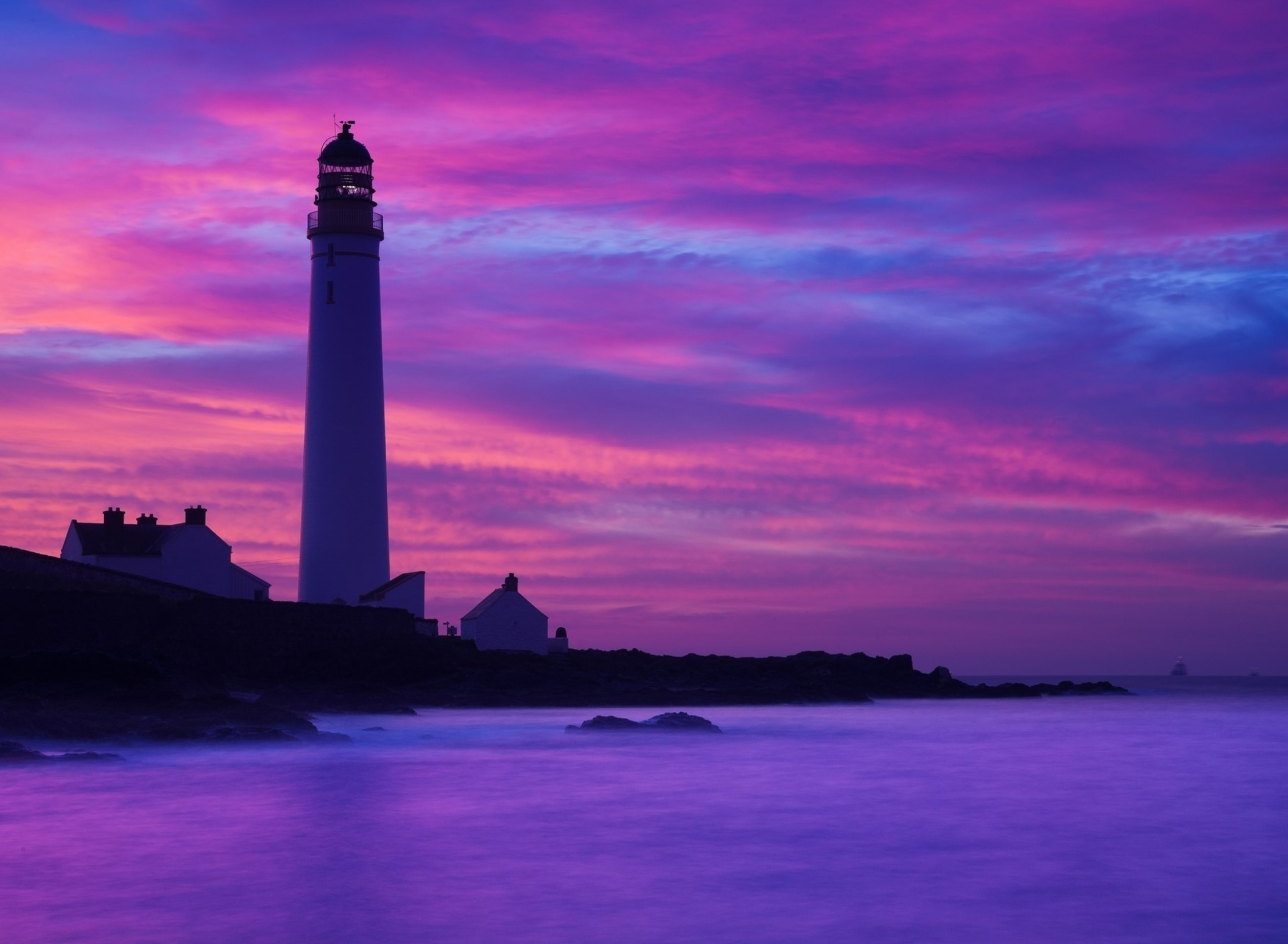 Обои Lighthouse under Purple Sky 1920x1408