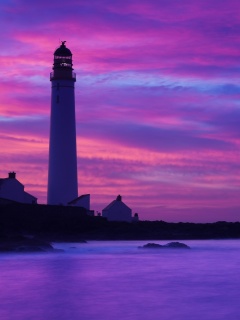 Das Lighthouse under Purple Sky Wallpaper 240x320