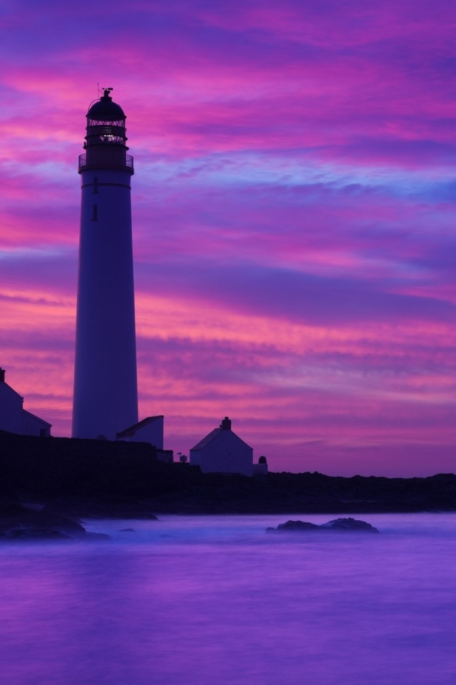 Fondo de pantalla Lighthouse under Purple Sky 640x960