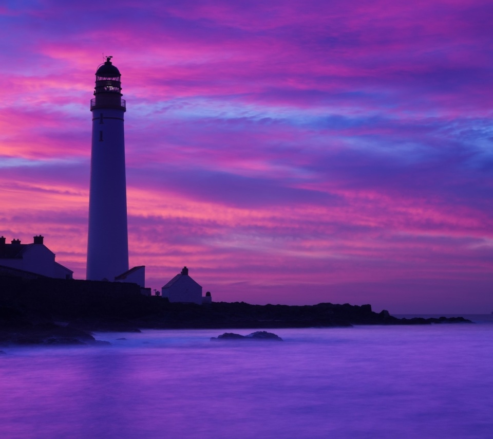 Das Lighthouse under Purple Sky Wallpaper 960x854