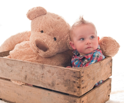 Fondo de pantalla Baby Boy With Teddy Bear 480x400
