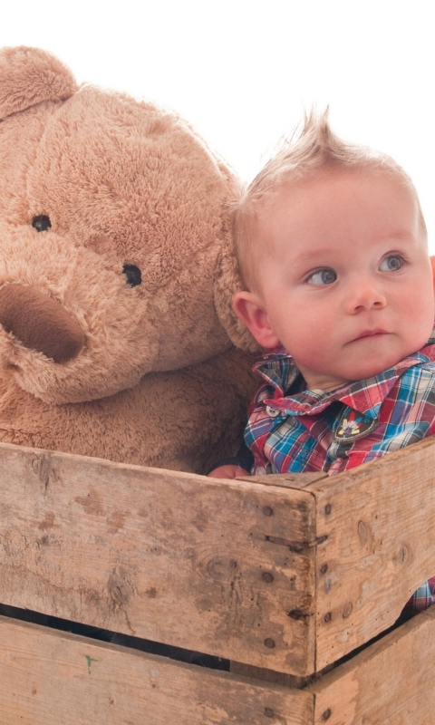 Обои Baby Boy With Teddy Bear 480x800