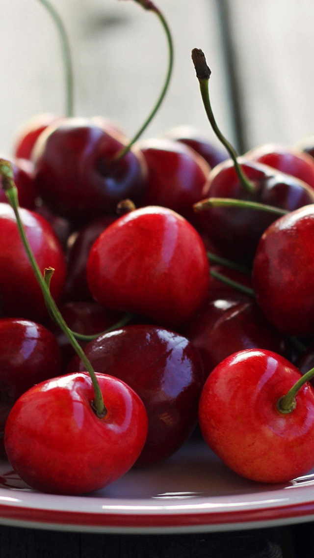 Cherry Plate wallpaper 640x1136