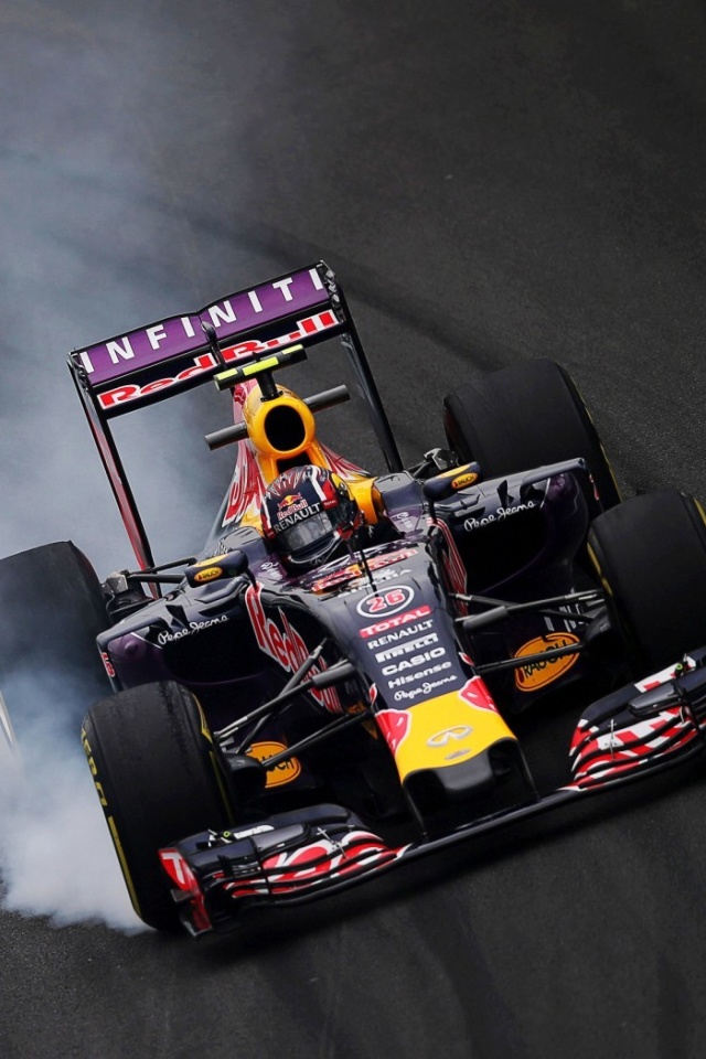 Fondo de pantalla Red Bull F1 Infiniti 640x960