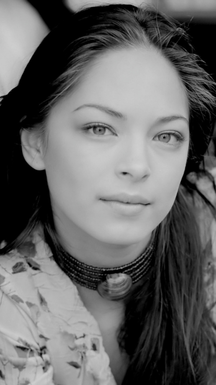 Обои Kristin Kreuk 750x1334