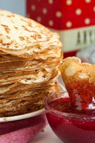 Russian pancakes with jam wallpaper 320x480
