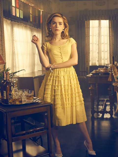 Fondo de pantalla Kiernan Shipka in Feud TV series 480x640