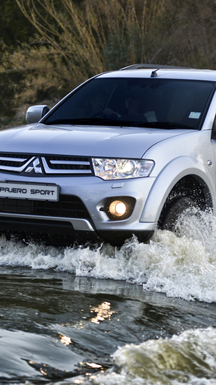 Das Mitsubishi Montero Sport Wallpaper 750x1334