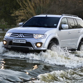 Kostenloses Mitsubishi Montero Sport Wallpaper für iPad