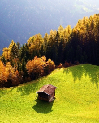 House On Top Of Green Hill - Obrázkek zdarma pro Nokia Lumia 1020