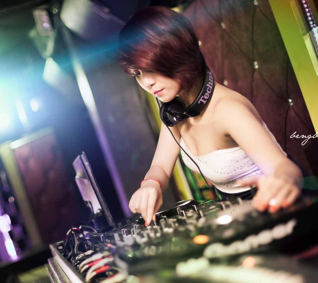 Das Dj Girl Wallpaper 1080x960