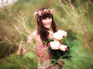 Das Cute Asian Flower Girl Wallpaper 320x240