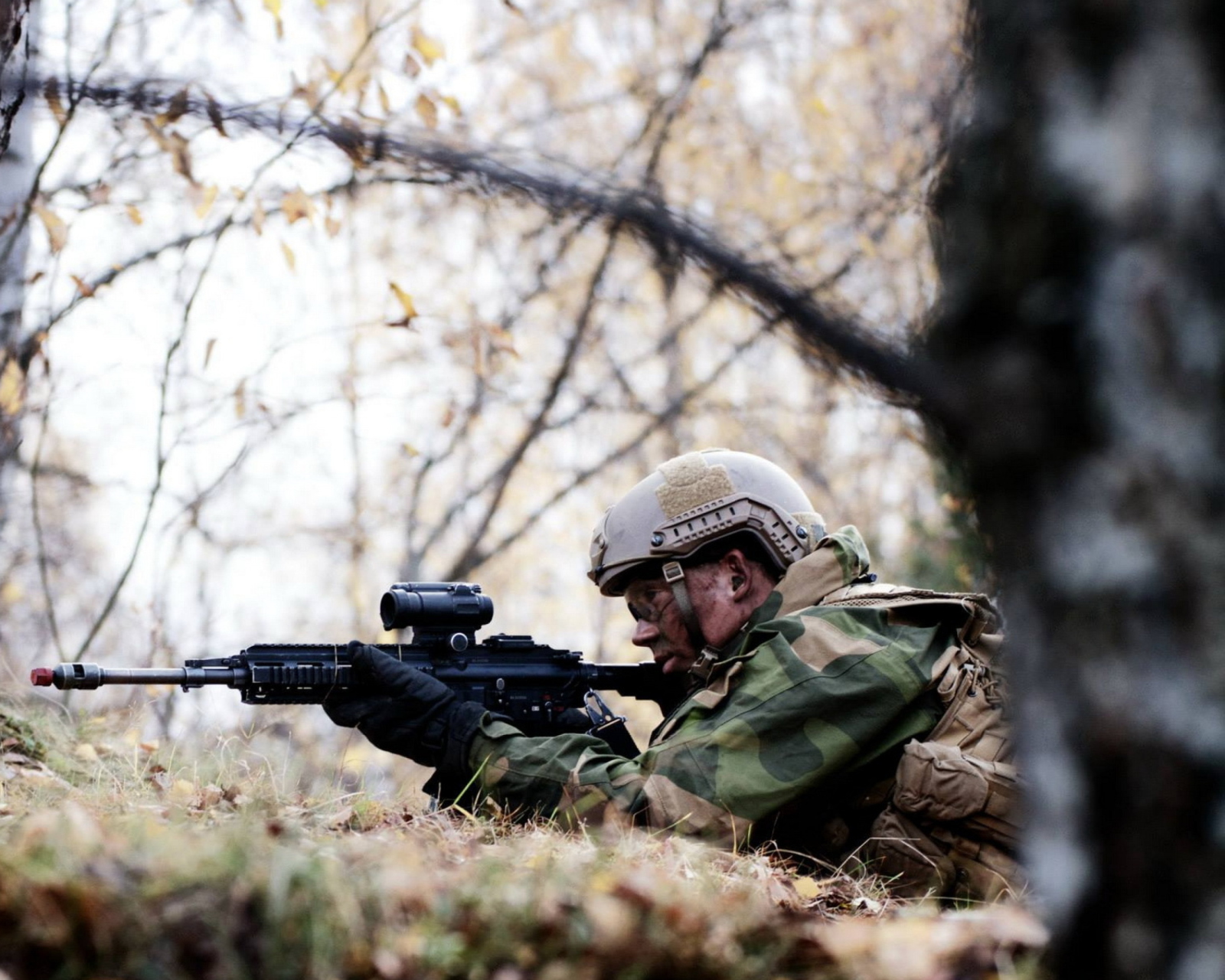 Обои Norwegian Army Soldier 1600x1280