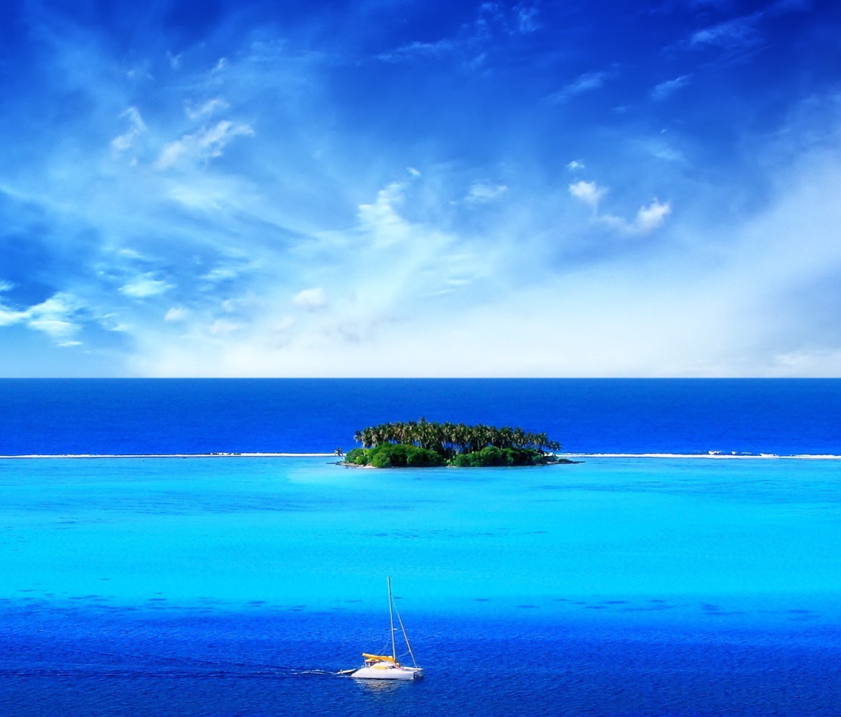 Sfondi Green Island In Middle Of Blue Ocean And White Boat 1200x1024