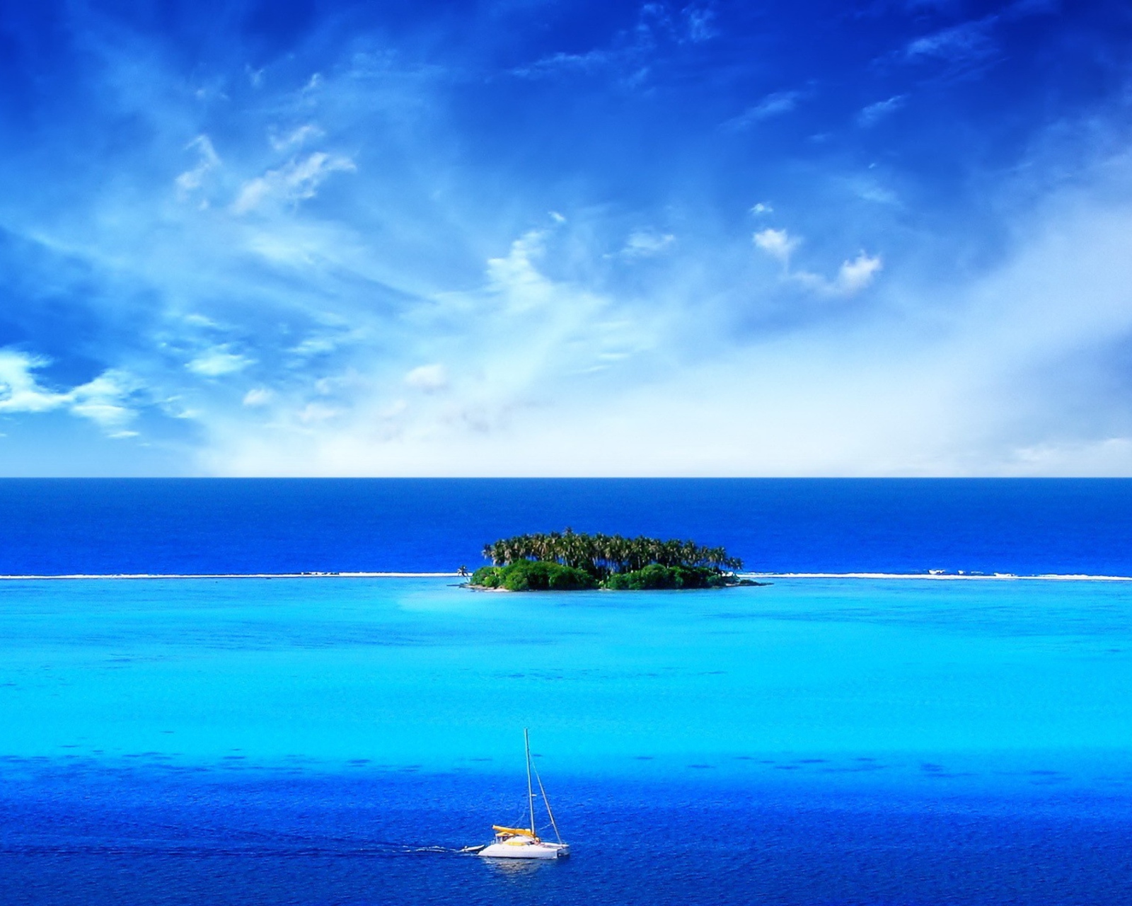 Обои Green Island In Middle Of Blue Ocean And White Boat 1600x1280