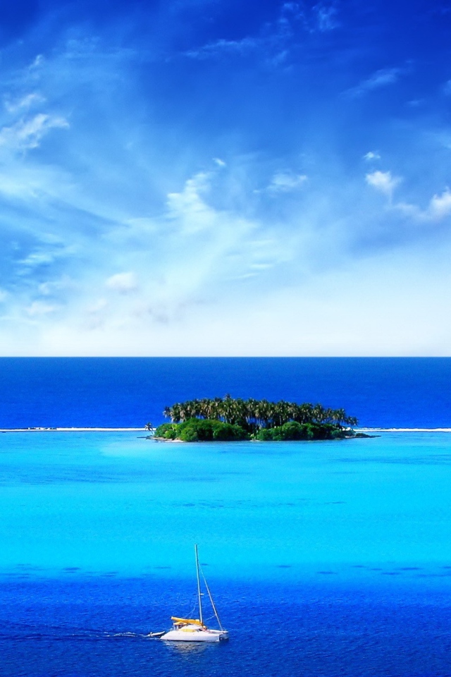 Fondo de pantalla Green Island In Middle Of Blue Ocean And White Boat 640x960