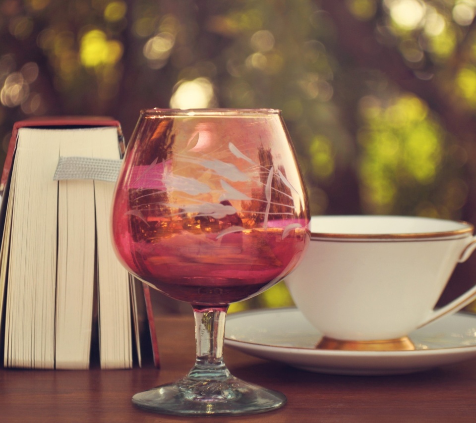 Das Perfect day with wine and book Wallpaper 960x854