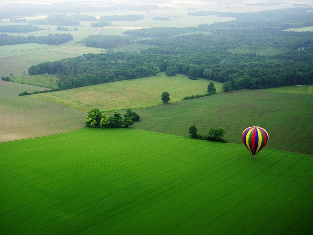 Screenshot №1 pro téma Balloon And Beautiful Landscape 1024x768
