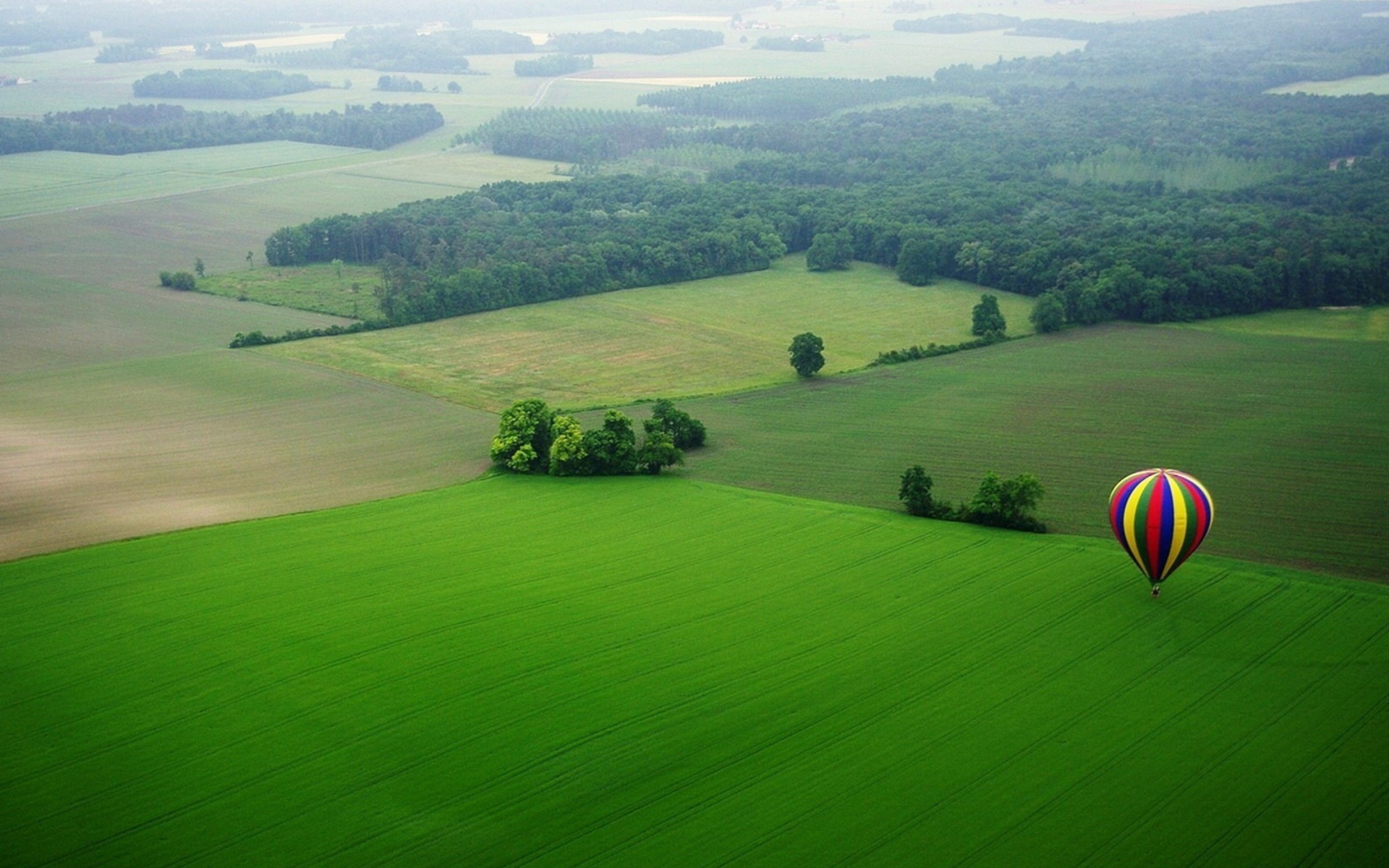 Fondo de pantalla Balloon And Beautiful Landscape 1920x1200