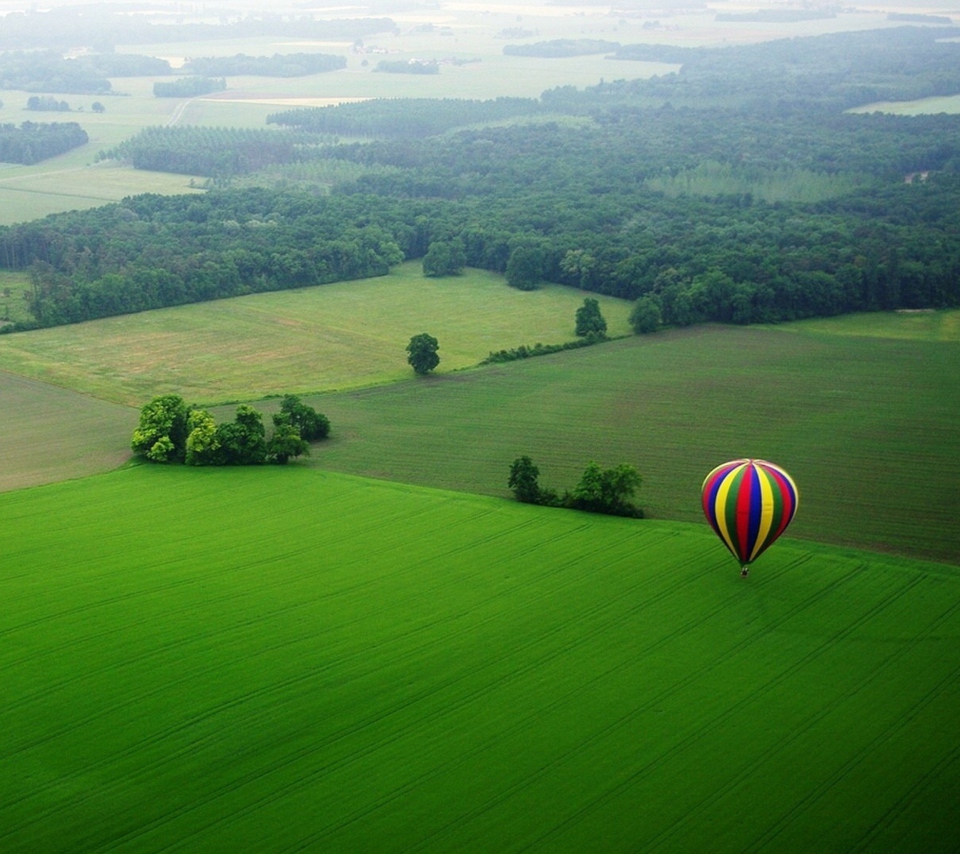 Sfondi Balloon And Beautiful Landscape 960x854