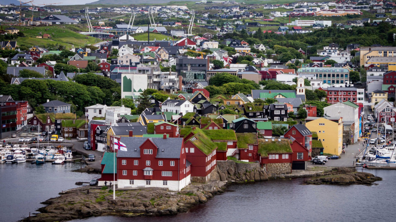 Screenshot №1 pro téma Torshavn City on Faroe Island 1366x768