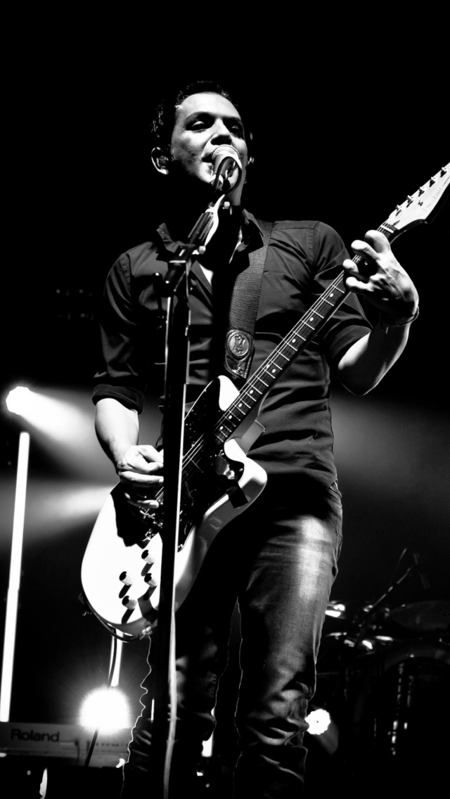 Screenshot №1 pro téma Brian Molko From Placebo 640x1136