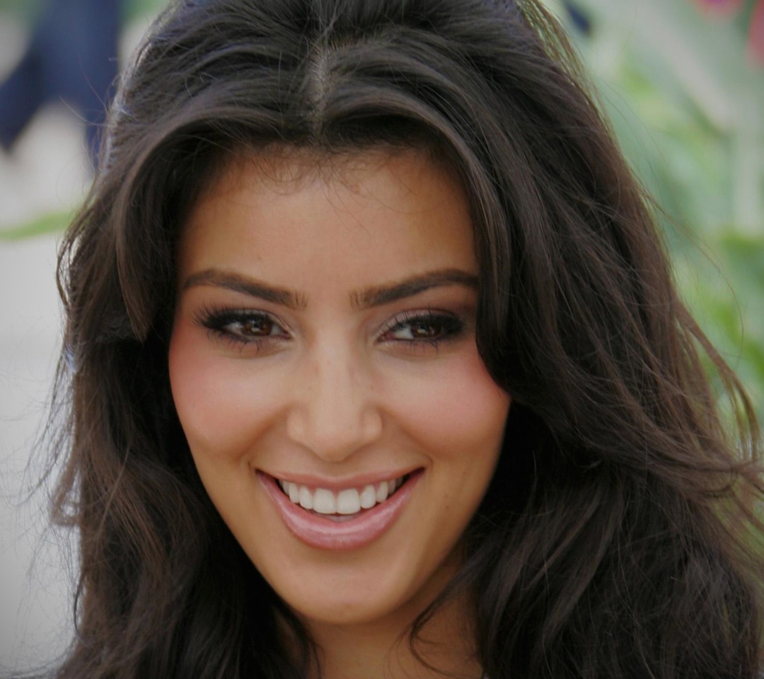 Kim Kardashian wallpaper 1080x960