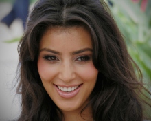 Kim Kardashian wallpaper 220x176
