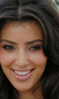 Kim Kardashian screenshot #1 240x400