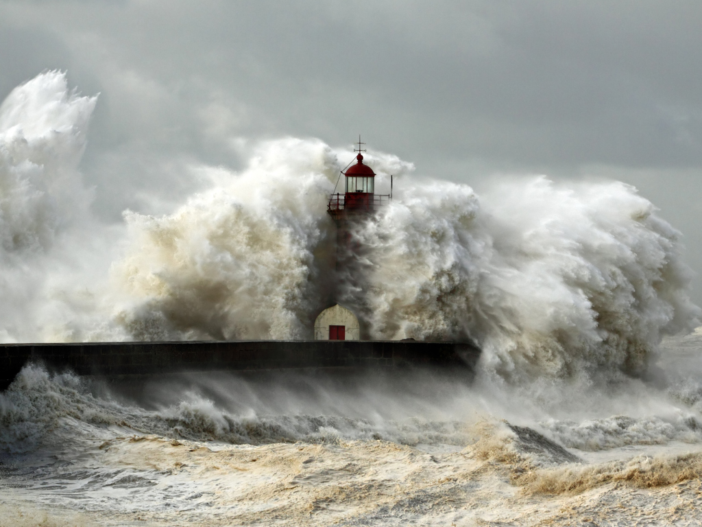 Lighthouse At Storm wallpaper 1024x768