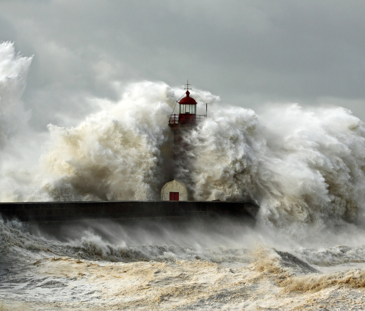 Sfondi Lighthouse At Storm 1200x1024