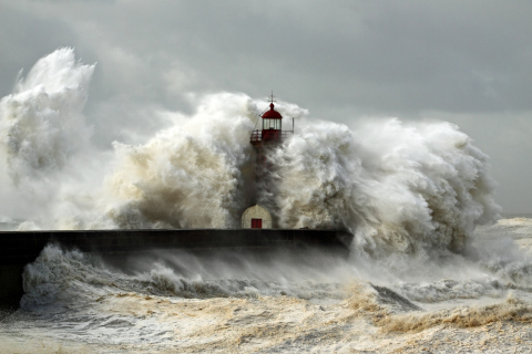 Das Lighthouse At Storm Wallpaper 480x320