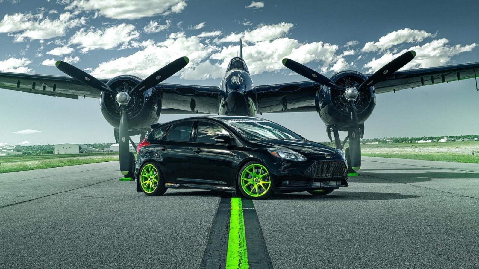 Обои Ford Focus ST with Jet 1600x900