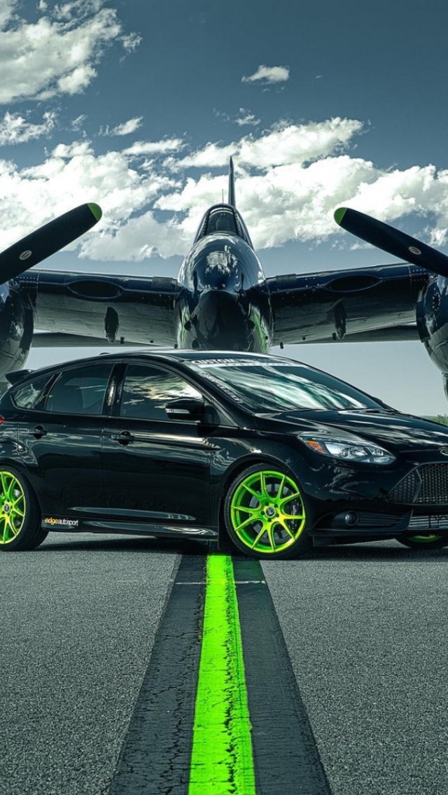 Обои Ford Focus ST with Jet 640x1136