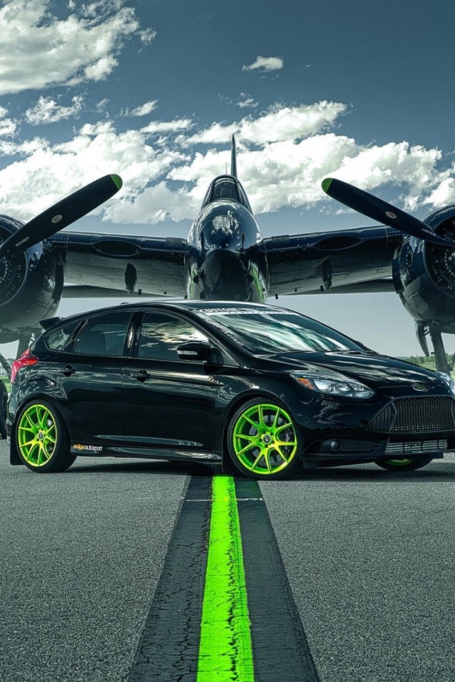 Fondo de pantalla Ford Focus ST with Jet 640x960