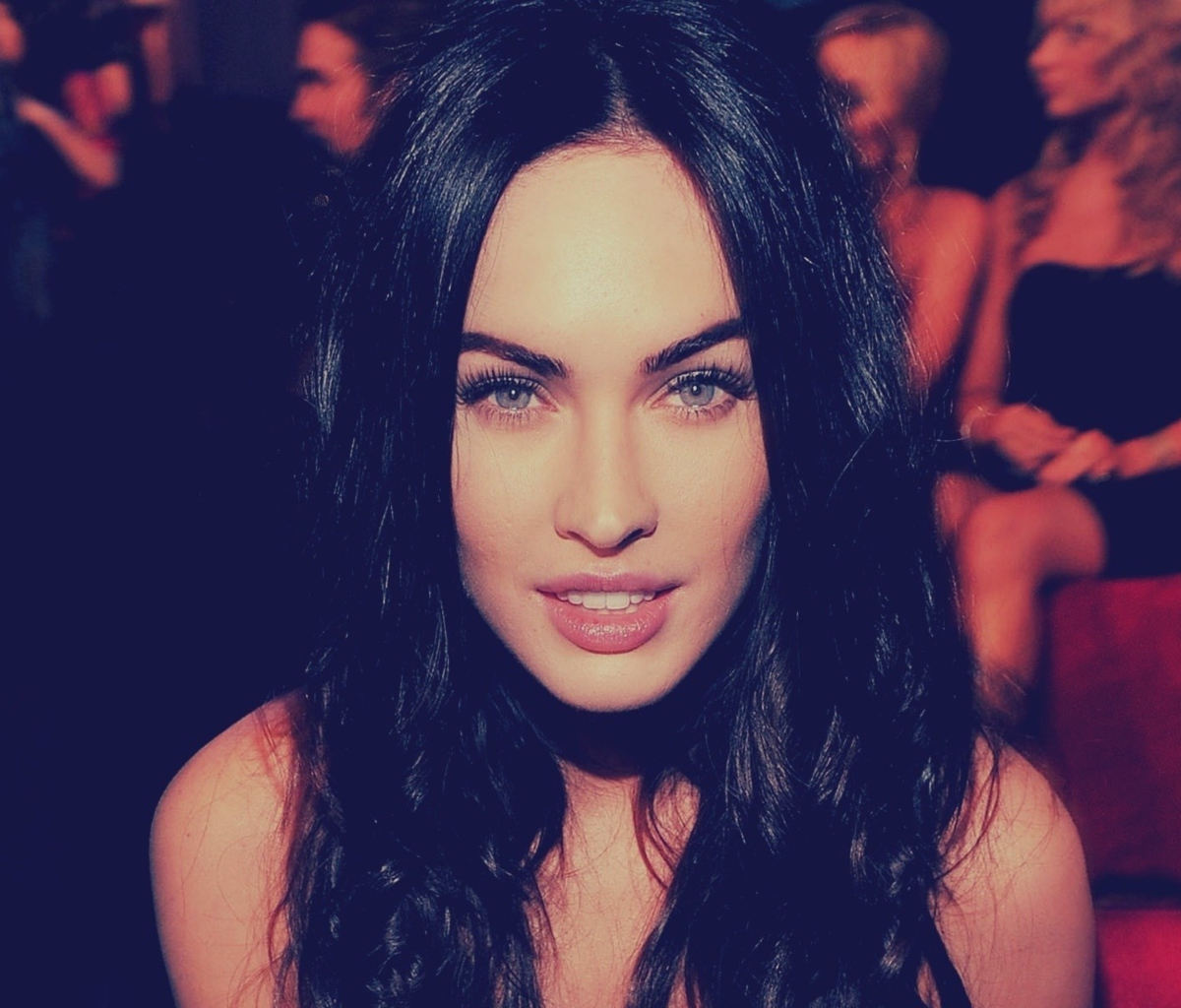 Das Megan Fox Portrait Wallpaper 1200x1024