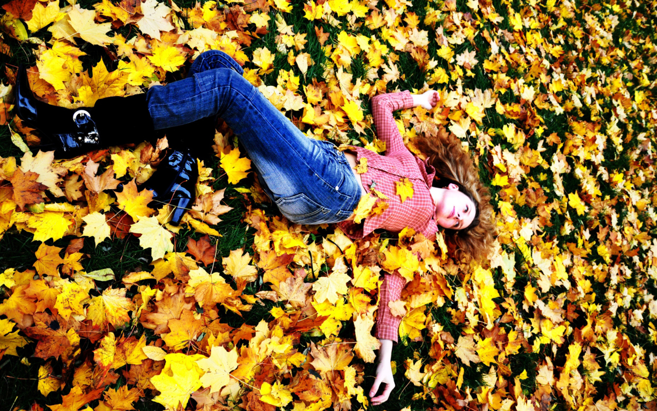 Autumn Girl screenshot #1 1280x800