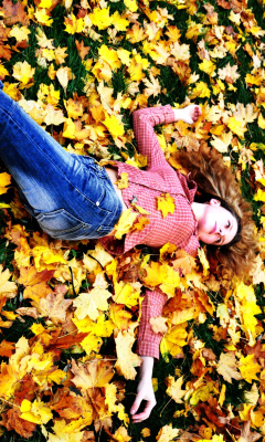 Das Autumn Girl Wallpaper 240x400