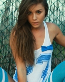 Sfondi Cute Brunette Model In Blue T-Shirt 128x160