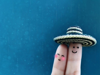 Fingers Love wallpaper 320x240