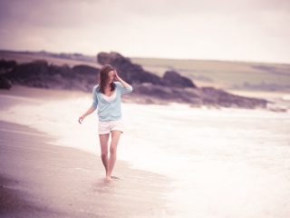 Girl Walking On The Beach wallpaper 320x240