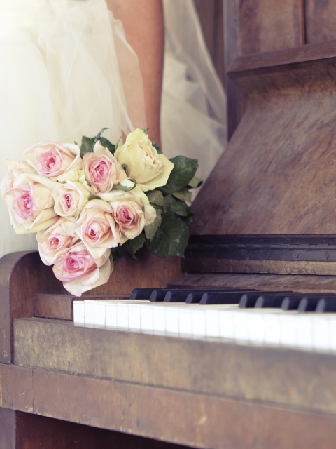 Beautiful Roses On Piano wallpaper 480x640