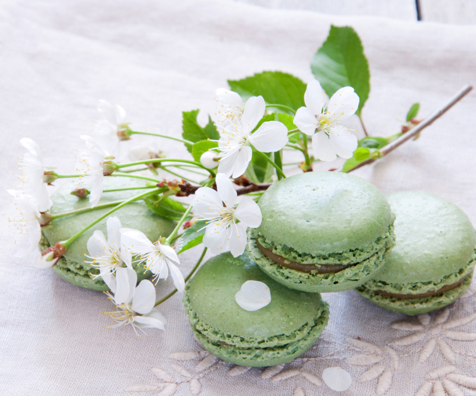 Spring Style French Dessert Macarons wallpaper 960x800